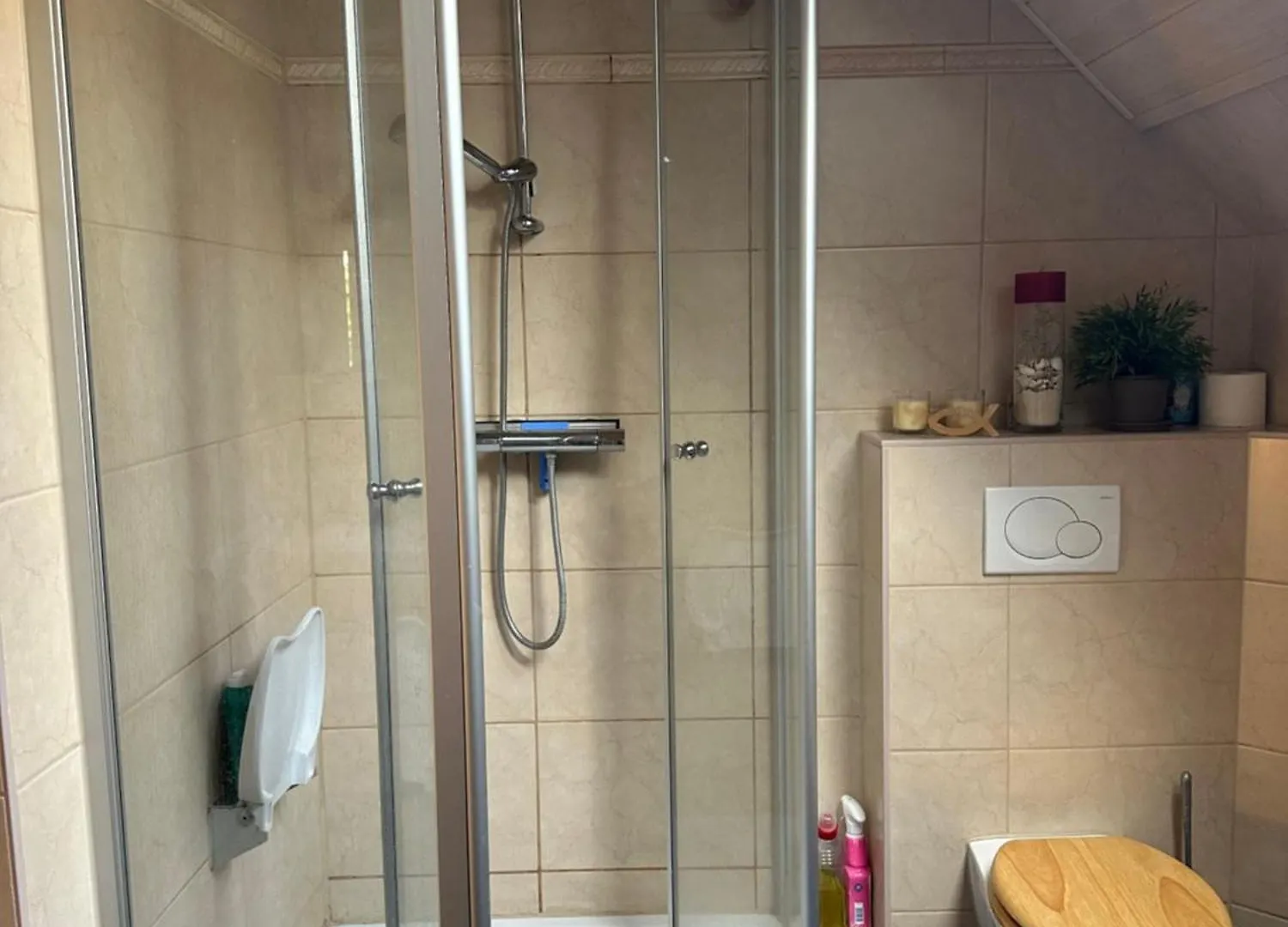 Quarto em Acomodações Particulares Privatzimmer Bei Renate Am Gruenen See Ratingen Alemanha